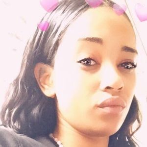 Meet your Posher, Dominique